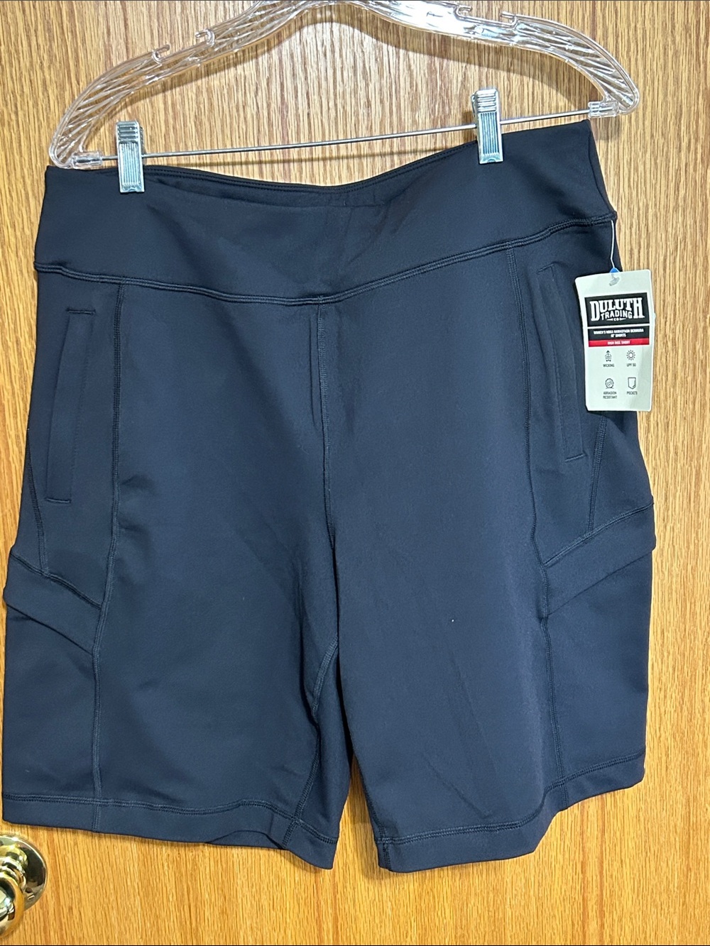 NWT Duluth Trading Co shorts NoGA Namastash Bermuda Black size Large travel